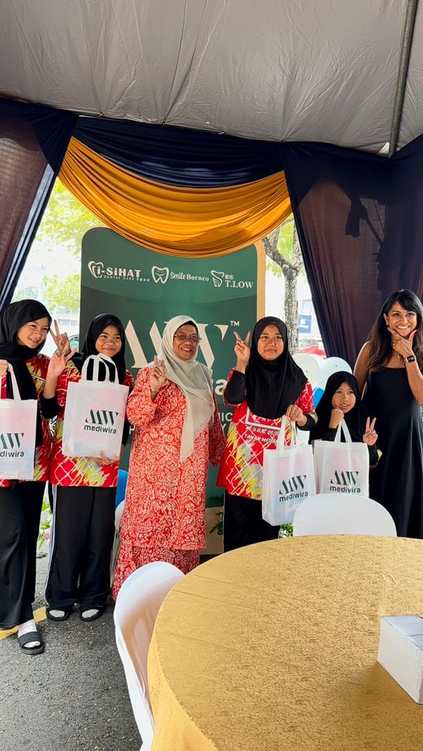 The same family, all smiles and peace signs, with their tote bags
